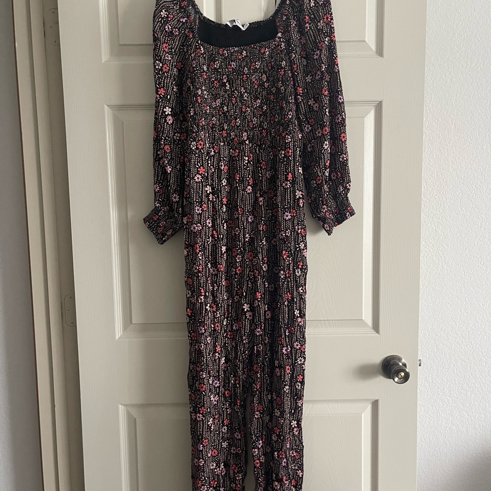 Elegant Floral Long Sleeve jumpsuit in Black and Pink